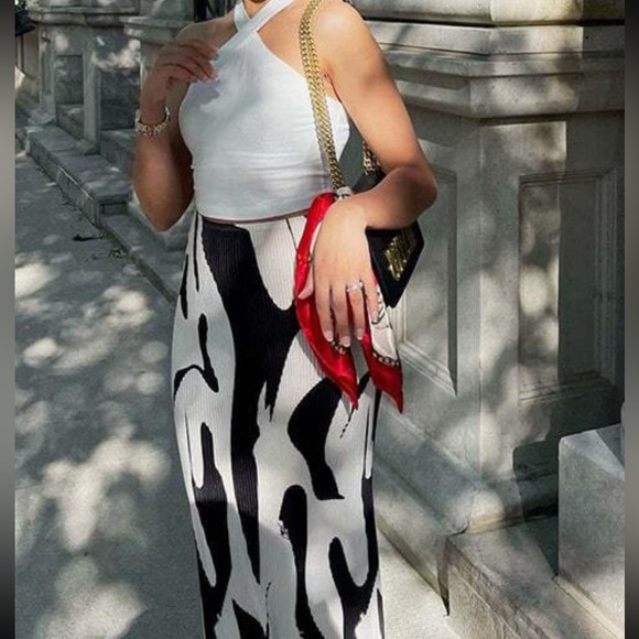 Pleated Black on Off White Midi Skirt Graphic Print - Picture 9 of 9
